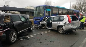 policjant podczas czynności na miejscu zdarzenia