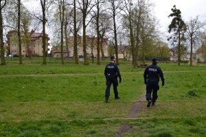 policjanci podczas patrolu