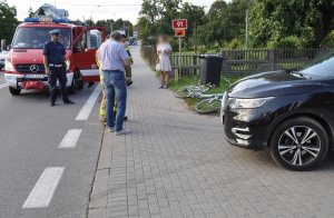 policjant podczas czynności na miejscu zdarzenia