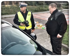 policjanci podczas działań &quot;Zmniejsz prędkość zwiększ myślenie&quot;