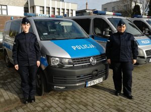 policjantki przy radiowozie