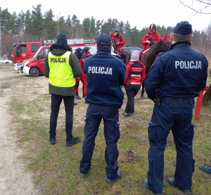 policjanci podczas ćwiczeń