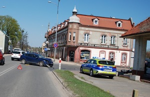 policjant podczas czynności na miejscu zdarzenia