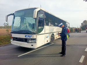 policjant sporządzający dokumentacje