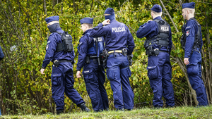 policjanci podczas poszukiwań