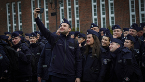 policjanci na placu apelowym Szkoły Policji w Słupsku