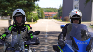 policjanci na motocyklach