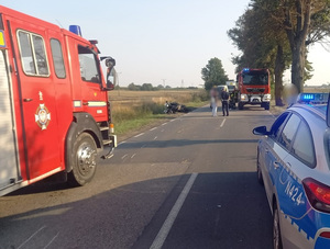 policjant podczas czynności na miejscu zdarzenia