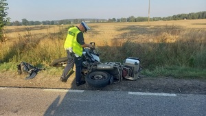 policjant podczas czynności na miejscu zdarzenia