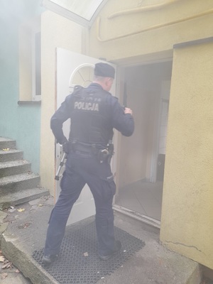 policjant podczas ćwiczeń