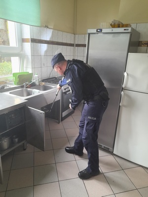 policjant podczas ćwiczeń