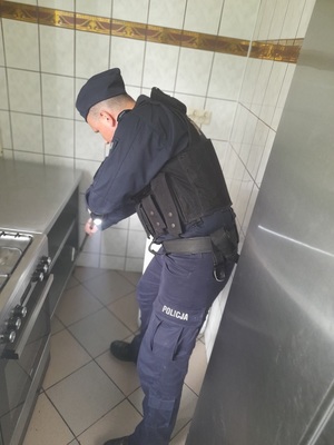 policjant podczas ćwiczeń