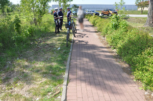 policjanci na miejscu zdarzenia