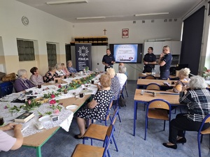 policjanci podczas debaty