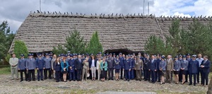 policjanci podczas uroczystości