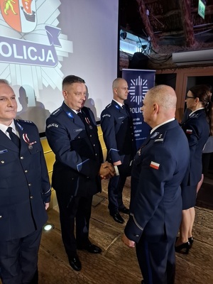 policjanci podczas uroczystości