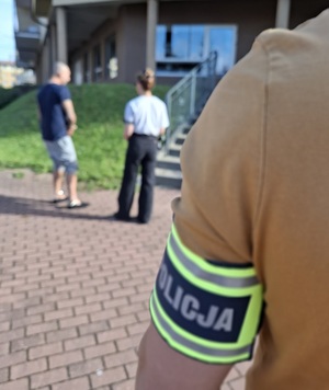 policjanci podczas wizji lokalnej