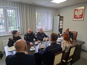 policjanci podczas spotkania