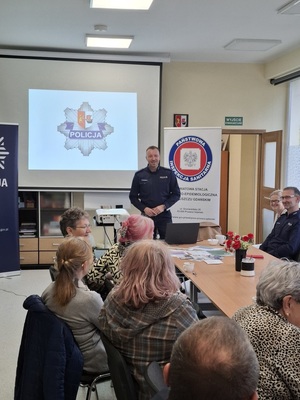 policjant podczas debaty