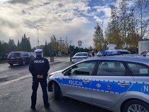 policjant podczas służby