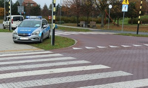 policyjny radiowóz na miejscu zdarzenia