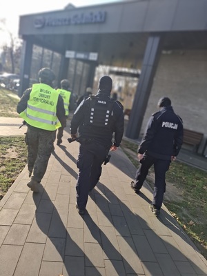 policjanci podczas działań