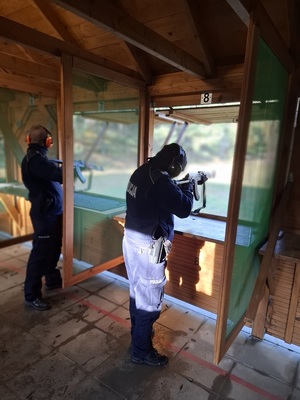 policjanci podczas treningu