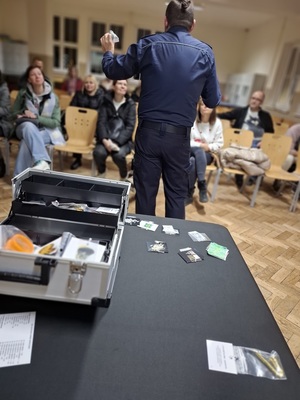 policjanci podczas debaty