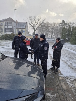 policjanci podczas uroczystości