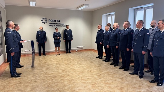 policjanci podczas uroczystości