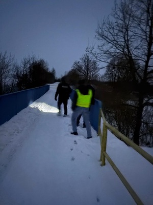 policjanci podczas akcji poszukiwawczej