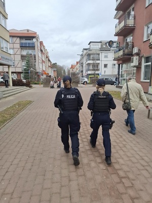 policjantki podczas patrolu