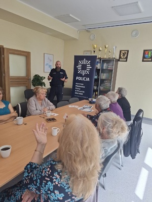 policjanci podczas debaty