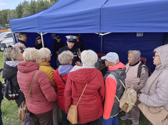 policjanci podczas warsztatów