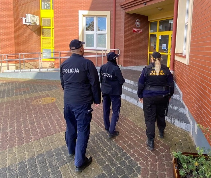 Wzmożone patrole policji przy szkołach w powiecie gdańskim