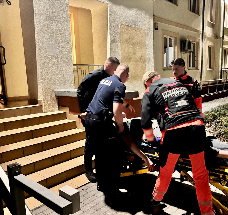 Policjanci w Pruszczu Gdańskim pomogli 19-latkowi z problemami z sercem